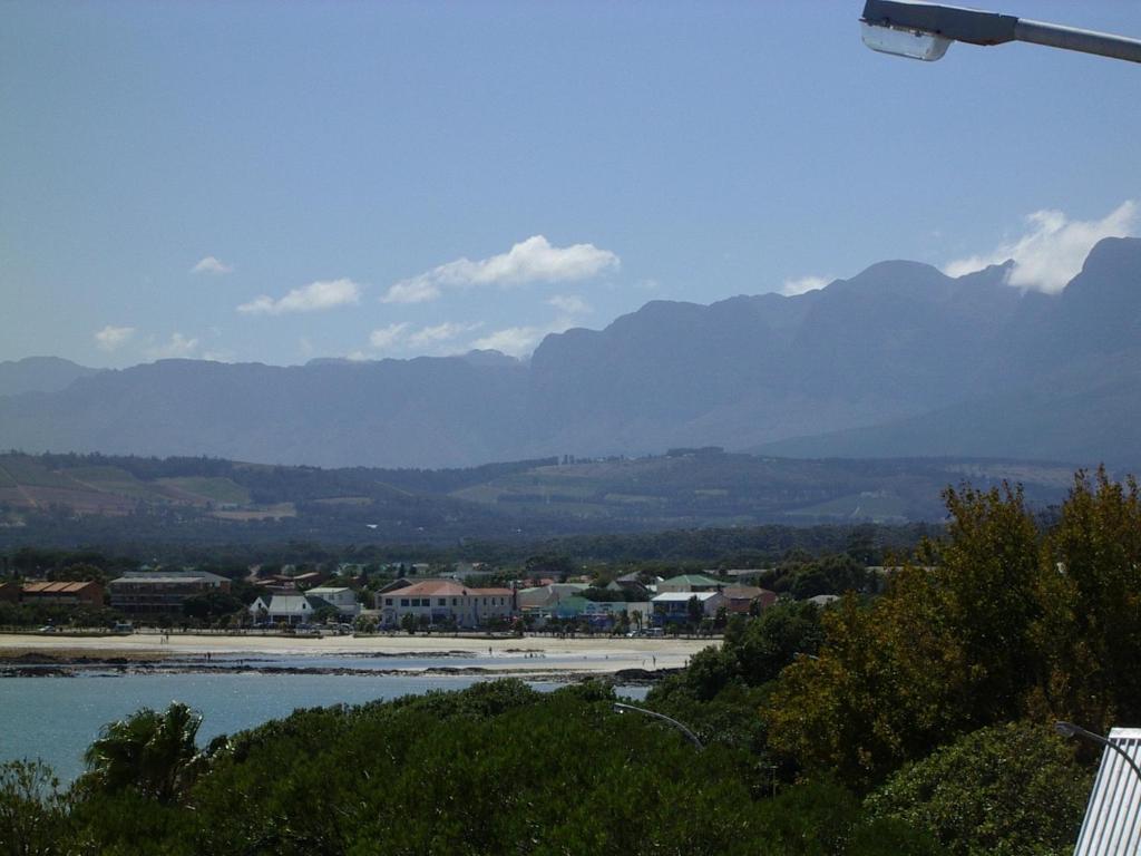 Gordon'S Beach Lodge Gordonʼs Bay Exterior foto